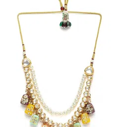 KARATCART Gold-Plated Kundan Studded & Pearls Beaded Jewellery Set image 5