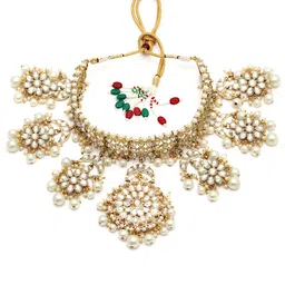 KARATCART Gold-Plated Kundan-Studded & Beaded Jewellery Set image 4
