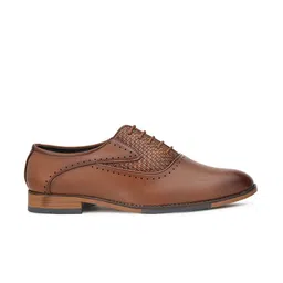 INVICTUS Men Tan Textured Formal Oxfords image 4