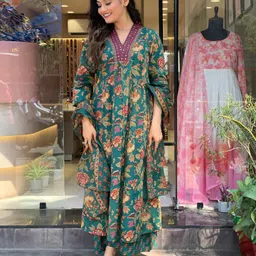 divastri Women Cotton Rayon Kurta Palazzo Dupatta Set image 5