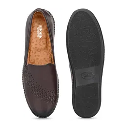 Anouk Men Brown Textured Lightweight Antibacterial Loafers image 3