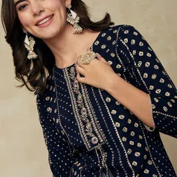 zeenat duniya Women Embroidered Viscose Rayon Straight Kurta-picture-18