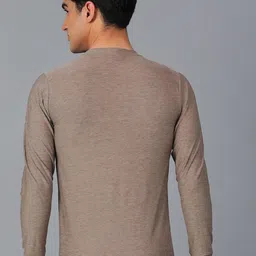 Kotty Men Solid Round Neck T-shirt image 2