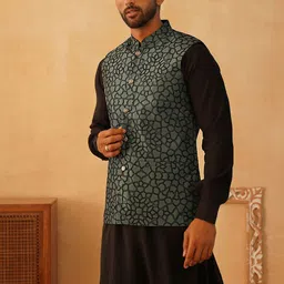 Jompers Men Regular Chikankari Kurta with Churidar image 5