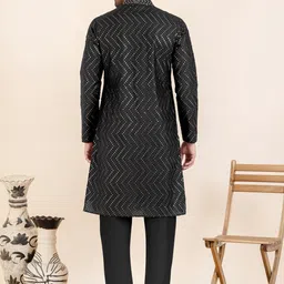 TheEthnic.Co Chevron Embroidered Mandarin Collar Regular Straight Kurta With Trousers image 5