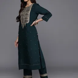 Varanga Green Ethnic Motifs Embroidered Straight Kurta With Trousers & Dupatta image 5