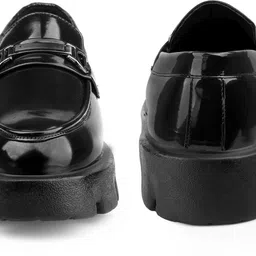 wugatti Trendy & lightweight Loafers For Men image 3