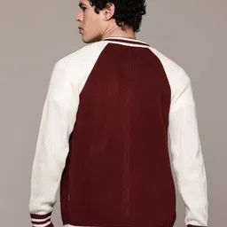 roadster Men Printed Round Neck Maroon Sweater image 2