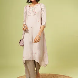 Marigold Lane Floral Thread Work Kurta image 5