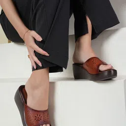 dollphin Women Wedges Sandal image 5