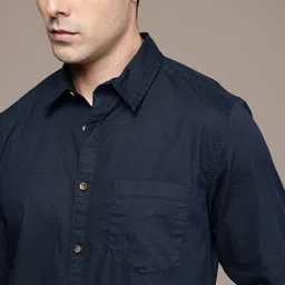 roadster Men Regular Fit Solid Casual Shirt image 3