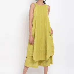 trueBrowns Women Green Self Design Kurta with Palazzos image 1