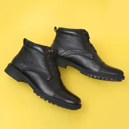 Zoom Shoes Men Textured Leather Regular Boots-image-32