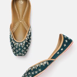 House of Pataudi Women Ethnic Embellished Mojaris-picture-25