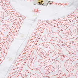 ADA Plus Size White Ethnic Motifs Embroidered Chikankari Cotton Kurti image 4