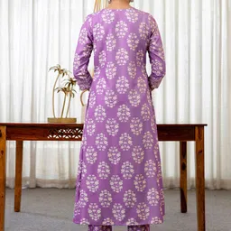 Navlik Women Floral Printed Kurta with Trousers & Dupatta image 4