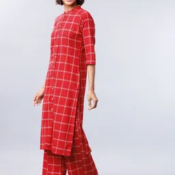 Vishudh Women Red & Off-White Checked A-Line Kurta image 3