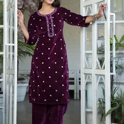 ROOTSOUL Women Ethnic Motifs Embroidered Regular Thread Work Velvet Kurta with Patiala-picture-35