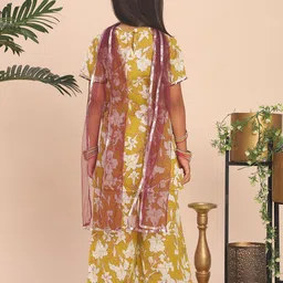Cutiekins Girls Floral Printed Regular Gotta Patti Kurta Set With Dupatta image 5