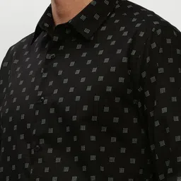 SHOWOFFFF Men Smart Slim Fit Printed Casual Shirt image 3