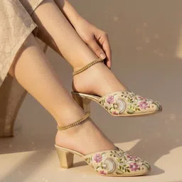Enjee Floral Embroidered Shoe-Style Block Heels Mules image 3