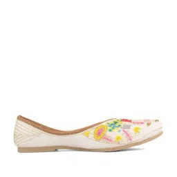 Desi Colour Women's Multicoloured Ethnic Juttis-picture-20