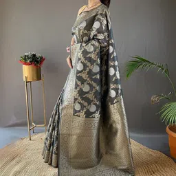 CANIZZARO Woven Design Zari Silk Blend Banarasi Saree image 4
