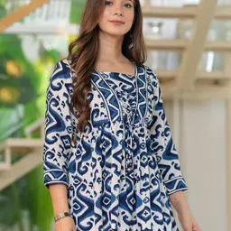 MAUKA Women Abstract Printed Square Neck Regular Top image 3