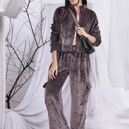NEUDIS Velvet High Neck Jacket With Trousers-image-14
