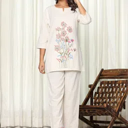 GHUMMAN SONAKSHI Women Printed Night suit image 4