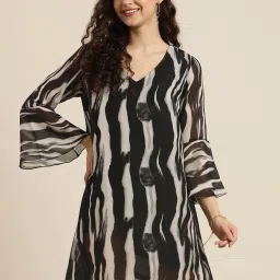 Qurvii Black & White Printed Shift Dress image 1