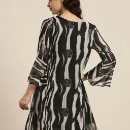 Qurvii Black & White Printed Shift Dress image 2