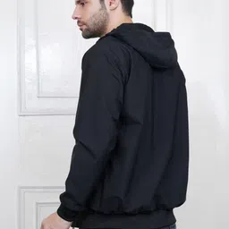 LINARIA Men Colourblocked Lightweight Outdoor Cape Jacket image 3