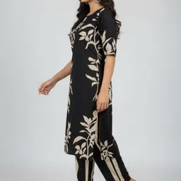 Silakaari Women Floral Printed Regular Pure Cotton Kurta with Trousers image 2