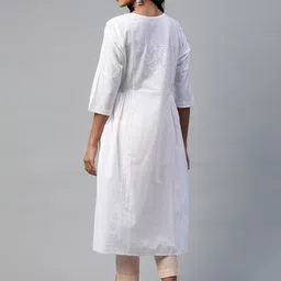 akheri Women White Floral Embroidered Chikankari Cotton Anarkali Kurta image 4
