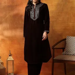 Nayam By Lakshita Women Ethnic Motifs Embroidered Sequinned Velvet Kurta with Trouser-image-94