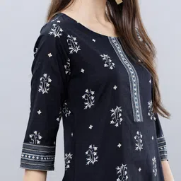 Vishudh Women Navy Blue & Off-White Printed Cotton Kurta with Palazzos image 2