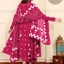 GoSriKi Women Geometric Printed Anarkali Kurta with Trousers & Dupatta image 3