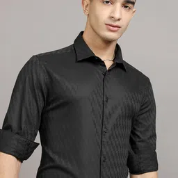 HIGHLANDER Men Dobby Textured Solid Occasion Shirt-picture-31
