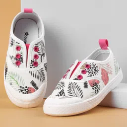 Cute Walk by Babyhug Slip On Style Casual Shoes Leaf Print - White-image-6