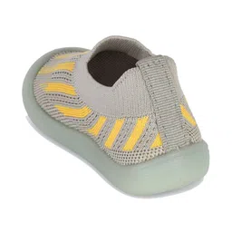 DRACKFOOT Boys Striped Slip-On Sneakers image 4