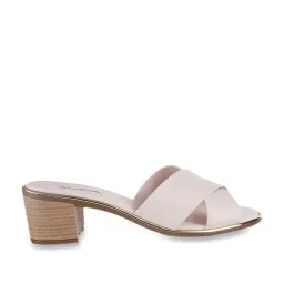 Da Vinchi by Metro Women's Beige Cross Strap Sandals image 2