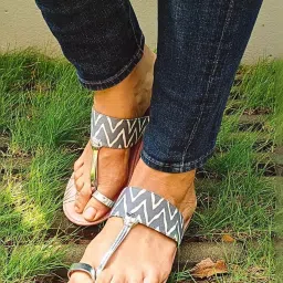 The Madras Trunk Women's Amara Pink Toe Ring Sandals image 1