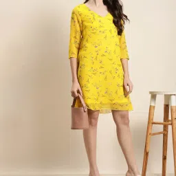 Qurvii Yellow Floral Print Midi Dress image 4