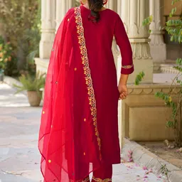 VredeVogel Floral Yoke Design Zari Straight Kurta With Trouser And Dupatta image 3