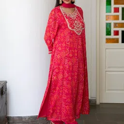 DIVASTRI Women Viscose Rayon Printed Kurta Sets With Dupatta-picture-22