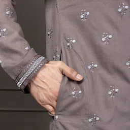 EKYAA Men Floral Embroidered Thread Work Kurta image 4