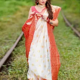 Anjaneya Sarees White & Red Silk Woven Saree With Unstitched Blouse image 3