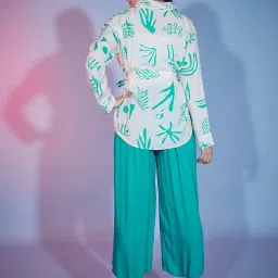 BUYNEWTREND White & Turquoise Printed Co-Ords Set image 2