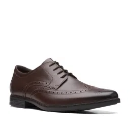 Clarks Men's Howard Wing Brown Brogue Shoes image 2